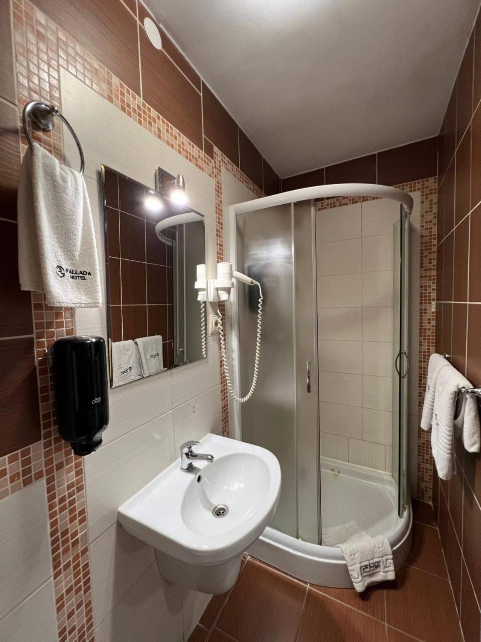 Pallada Hotel Tarnopol Zewnętrze zdjęcie
