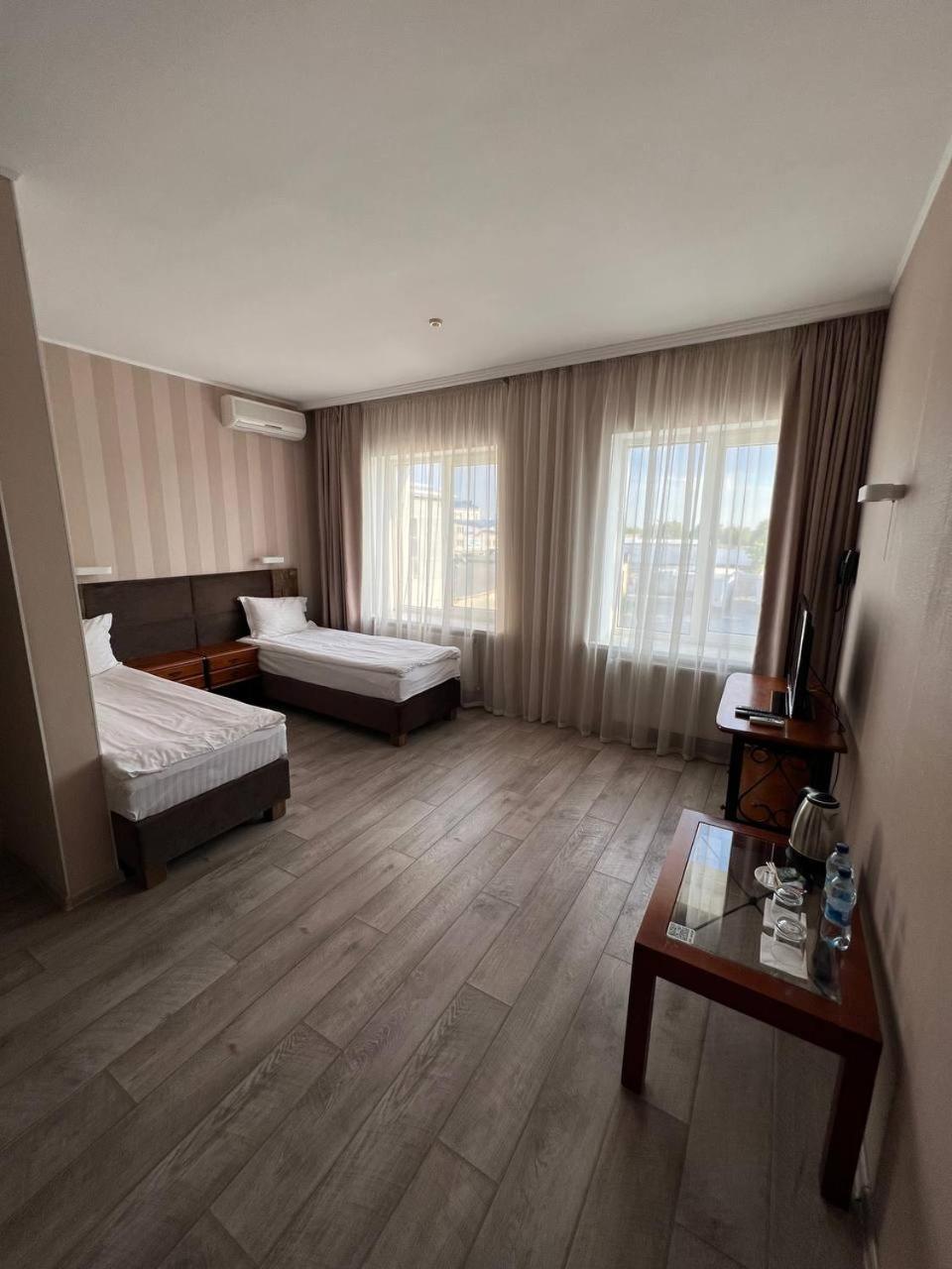 Pallada Hotel Tarnopol Zewnętrze zdjęcie