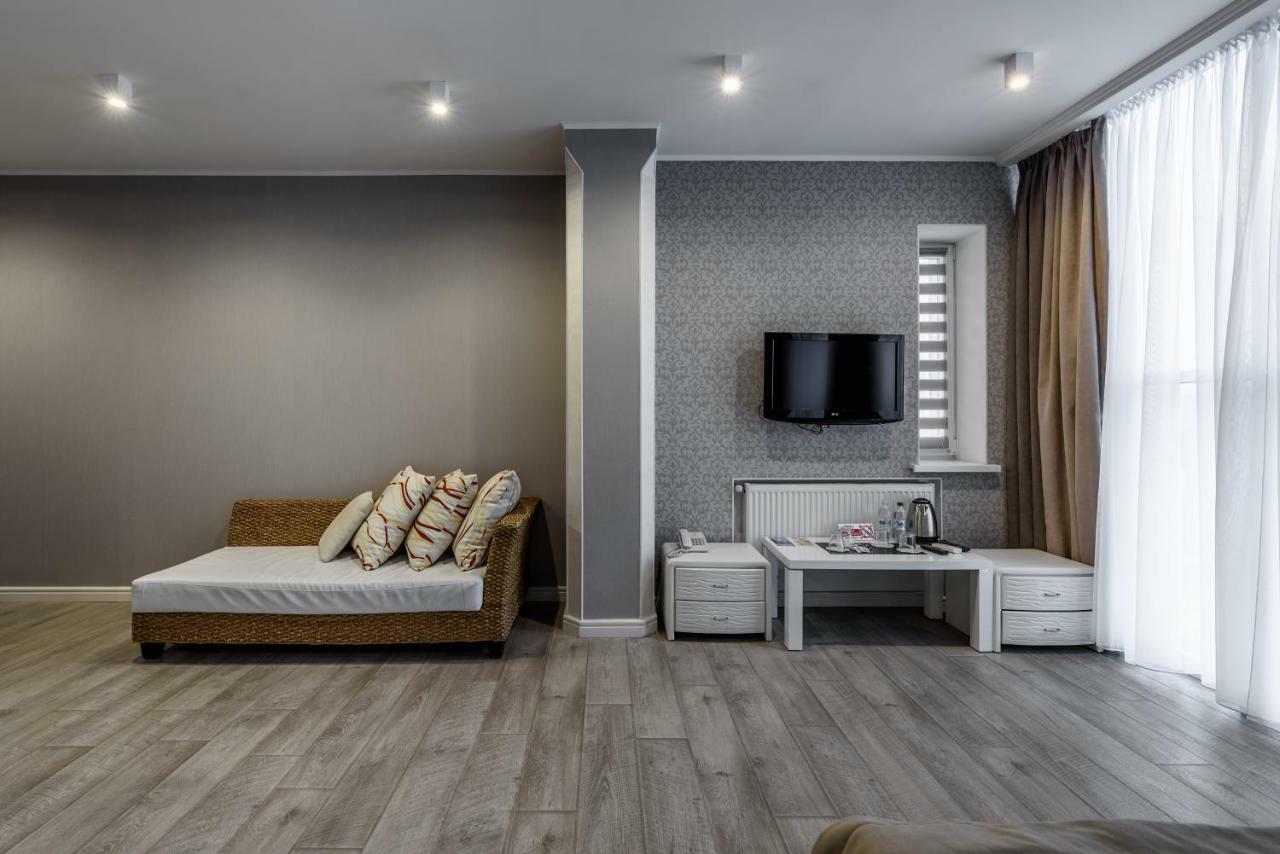 Pallada Hotel Tarnopol Zewnętrze zdjęcie